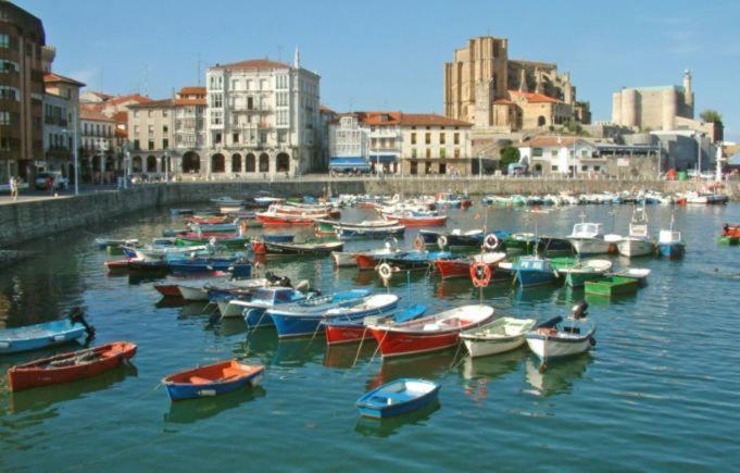 Precioso Apartamento Con Terraza, Pistas De Padel Y Piscinas Διαμέρισμα Castro Urdiales Εξωτερικό φωτογραφία